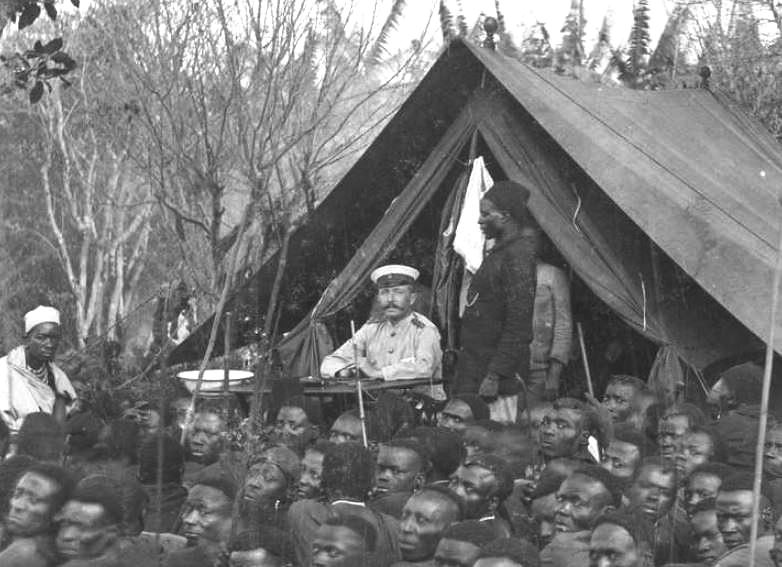 Datei:1900 Hauptmann Kurt Johannes am Kilimandscharo 02.jpg