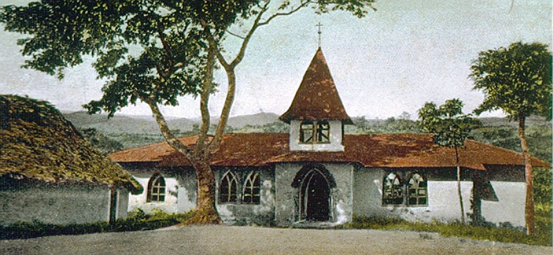 Datei:1910 Old Moshi Gothische Kapelle 800x369.jpg