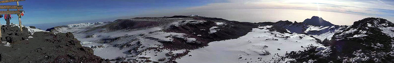 03.03.2015 - Gipfelpanorama am Uhuru Peak ( 5.895 m.a.S.L. ) mit Blick nach Norden ( Kibo-Kaldera) über Osten (Mawenzi) - © Kerstin & Jens Teichmann [3]