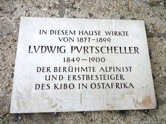 Datei:2010 Gedenktafel Ludwig Purtscheller Alte Universität Salzburg.jpg