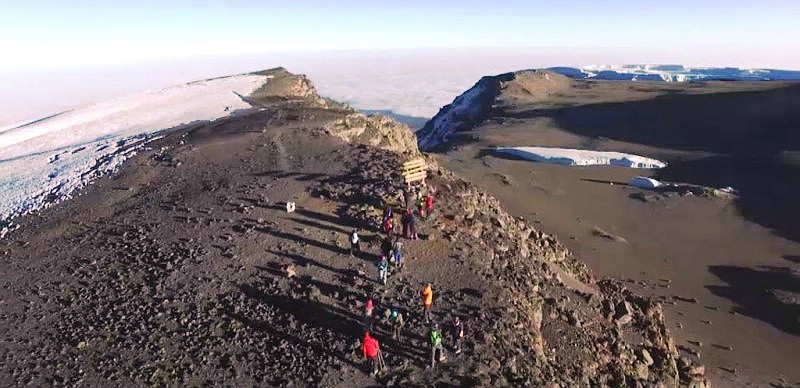 Datei:2016 10 Uhuru Peak II.jpg