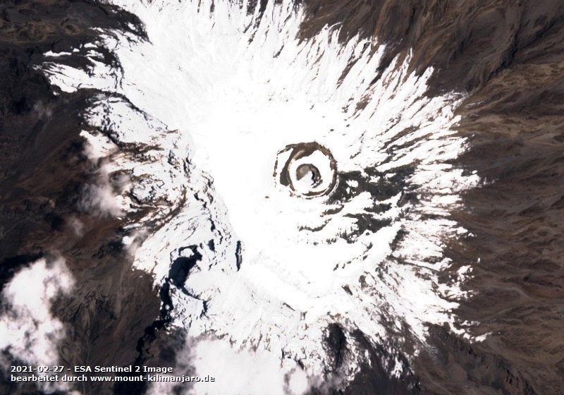 Datei:2021 02 27 Snowy Kibo ESA Sentinel-2-Image 800px.jpg