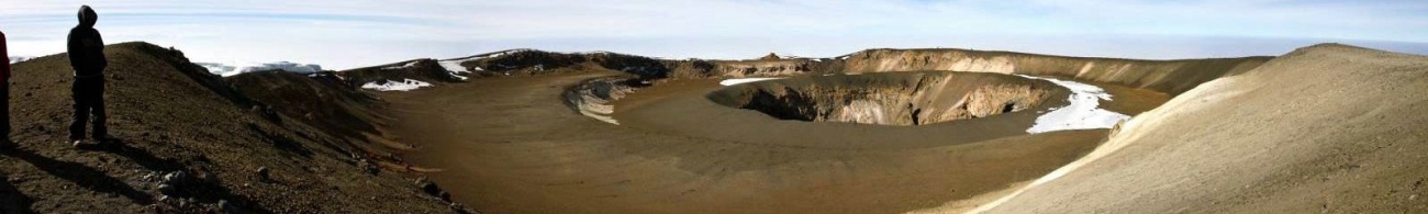23.07.2014 - Panorama am Reusch Krater ( 5.835 m.a.S.L. ) mit Blick zum mittigen Ash Pit - © Rüdiger Achtenberg [6]