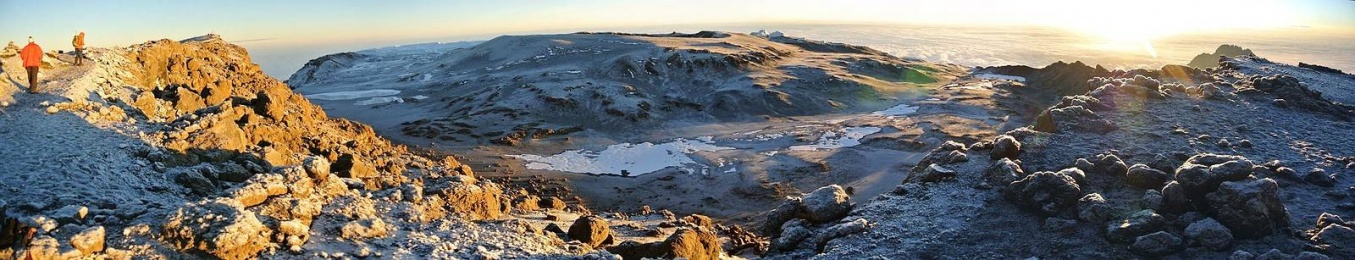 06.09.2014 - Auf dem Weg zum Uhuru Peak ( 5.895 m.a.S.L. ) mit Blick nach Norden ( Kibo-Kaldera) über Osten (Mawenzi) - © Manfred Hägele [7]